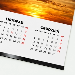 Black bottom calendar bar.