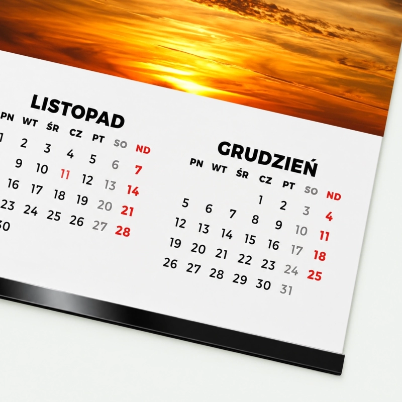 Black bottom calendar bar.